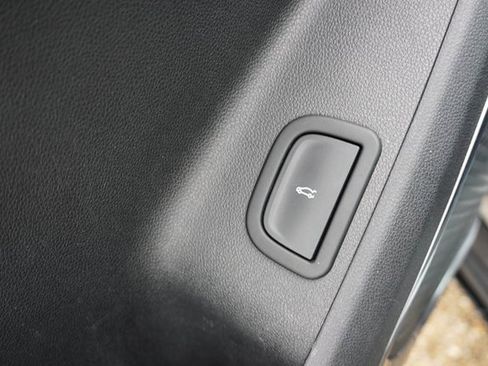 Used 2024 GMC Acadia Elevation image 15