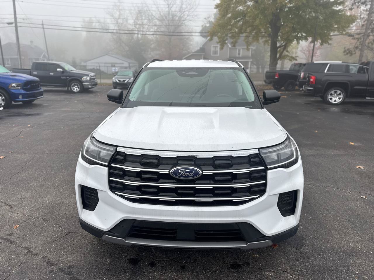 Used 2025 Ford Explorer Active AWD/4WD image 7