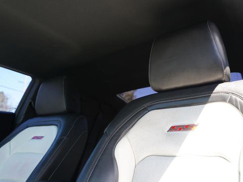 Used 2017 Chevrolet Camaro SS image 23