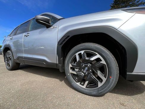 Certified 2025 Subaru Forester Premium AWD/4WD image 9