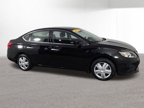 Used 2019 Nissan Sentra S FWD image 2