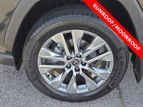 Used 2024 Toyota RAV4 XLE Premium image 7
