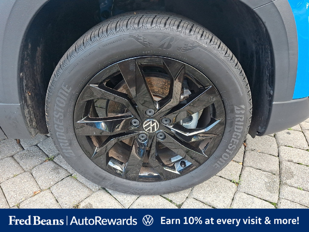 Certified 2023 Volkswagen Taos SE w/ Panoramic Sunroof Package AWD/4WD image 11