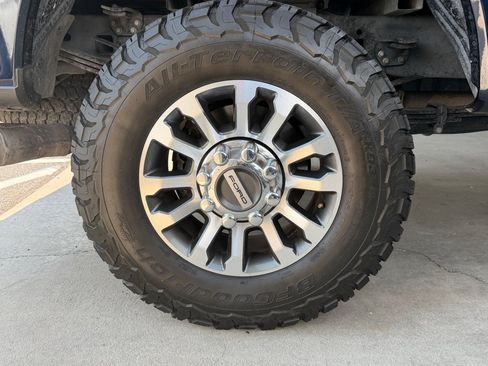 Used 2022 Ford F350 Lariat w/ Lariat Ultimate Package AWD/4WD image 59