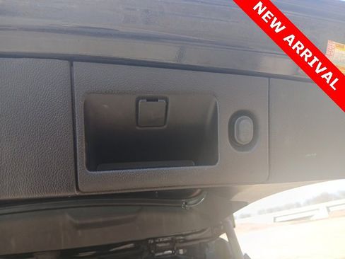 Used 2017 GMC Yukon XL SLE w/ Convenience Package image 13