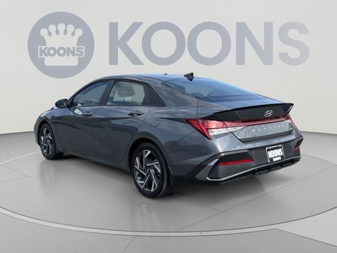 Used 2025 Hyundai Elantra SEL FWD image 4