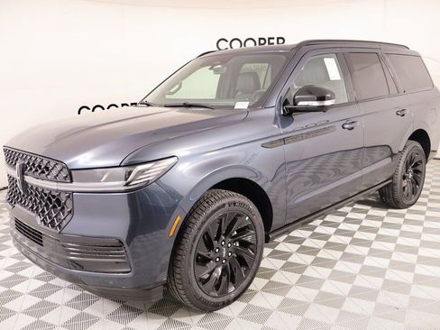 New 2025 Lincoln Navigator Reserve w/ Jet Appearance Package image 10