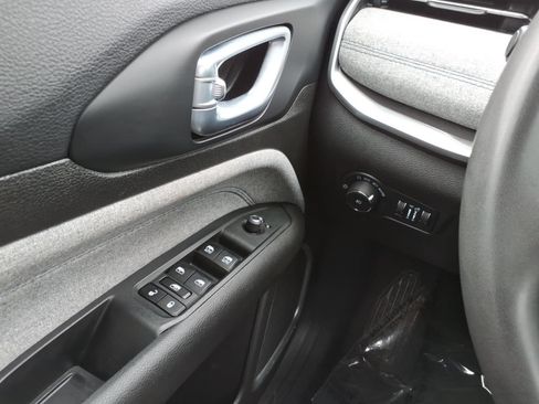 Used 2024 Jeep Compass Latitude w/ Altitude Special Edition AWD/4WD image 27