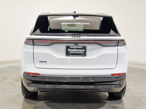 Used 2024 Jeep Wagoneer Launch Edition image 12