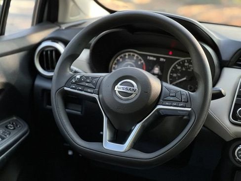 Used 2020 Nissan Versa SV FWD image 29