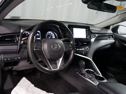 Used 2022 Toyota Camry LE image 7