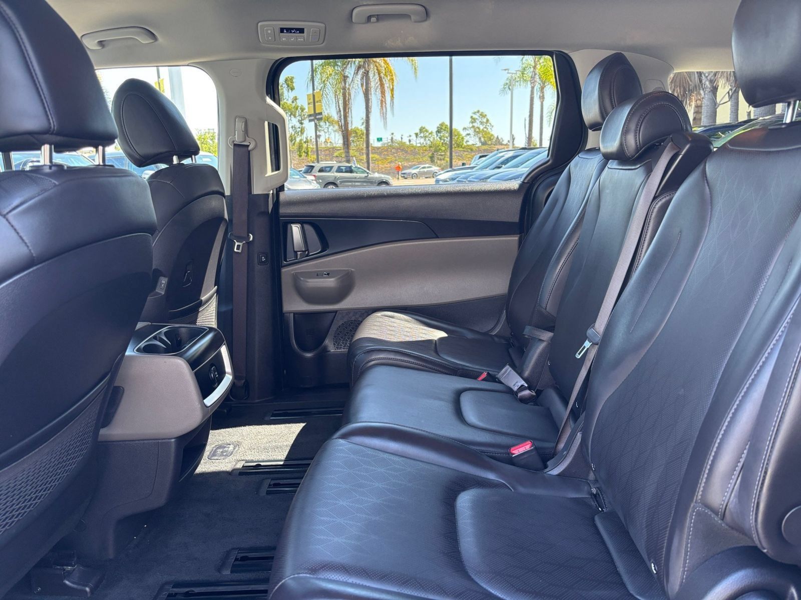 Used 2026 Kia Carnival FWD image 27