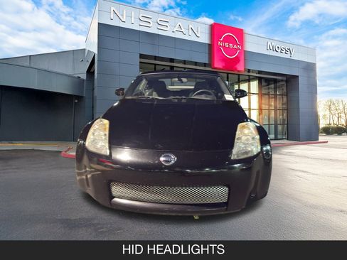 Used 2004 Nissan 350Z Touring w/ Aerodynamics Pkg image 2