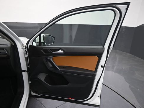 Used 2019 Volkswagen Tiguan SEL AWD/4WD image 38