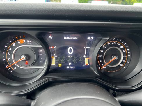 Used 2025 Jeep Wrangler Sport AWD/4WD image 18