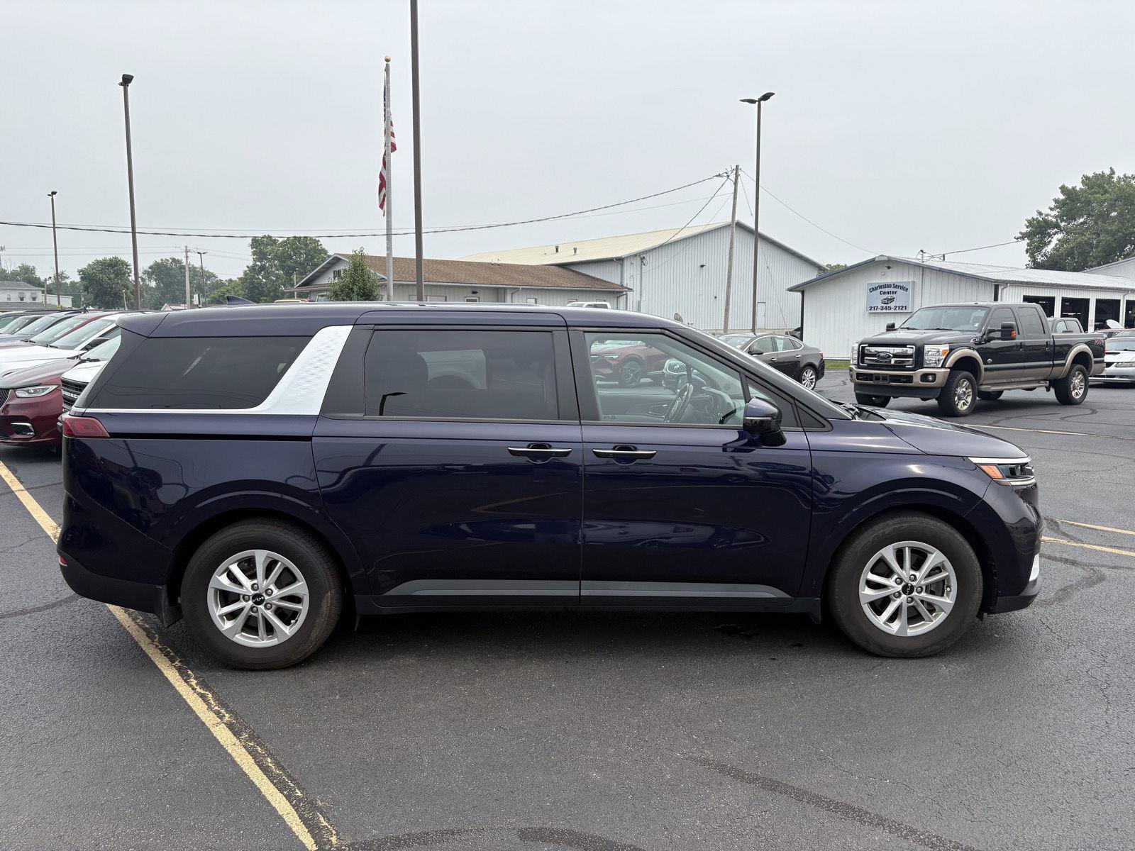 Used 2023 Kia Carnival LX FWD image 24
