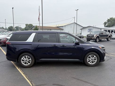 Used 2023 Kia Carnival LX FWD image 24