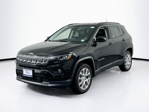 Used 2022 Jeep Compass Latitude image 1