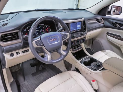 Used 2020 GMC Acadia Denali w/ Technology Package image 2