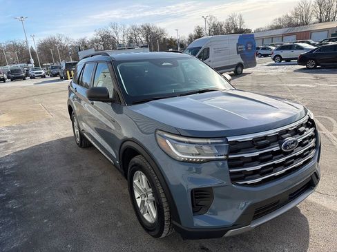 Used 2025 Ford Explorer Active image 11