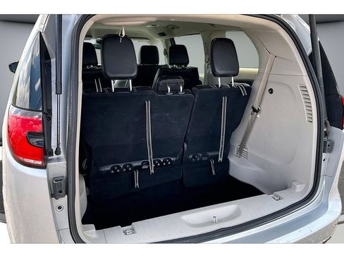 Used 2024 Chrysler Pacifica Touring-L FWD image 34