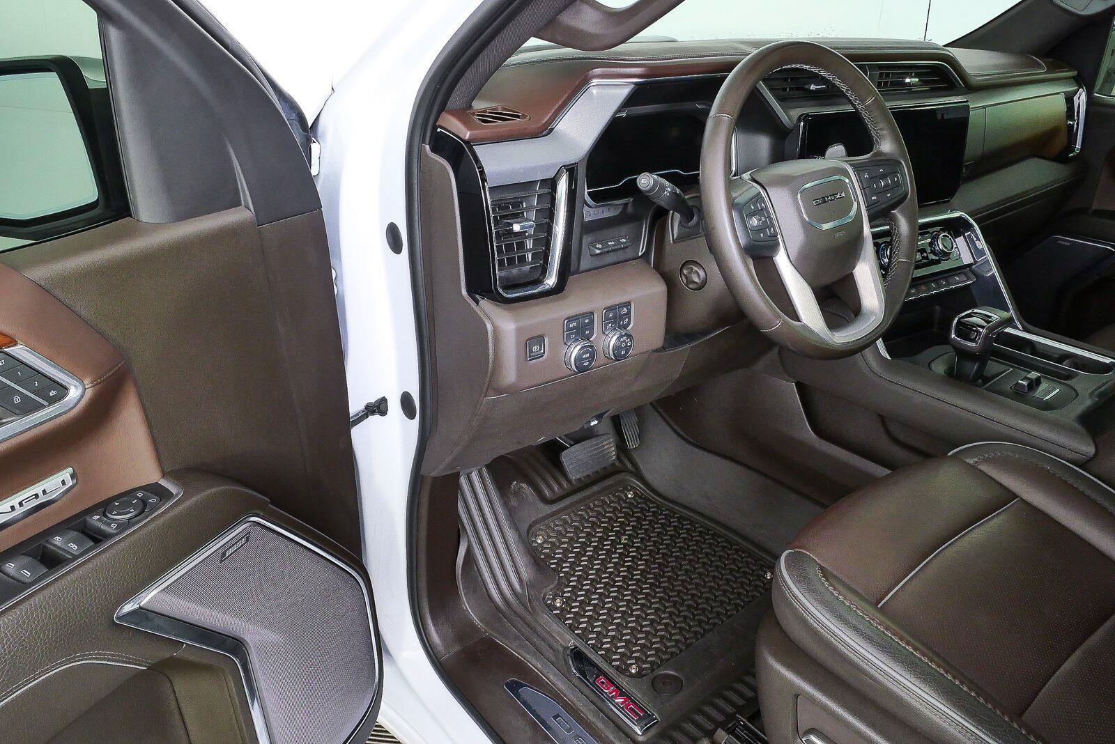 Used 2023 GMC Sierra 1500 Denali w/ Denali Reserve Package AWD/4WD image 8
