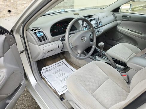 Used 2002 Toyota Camry LE image 9