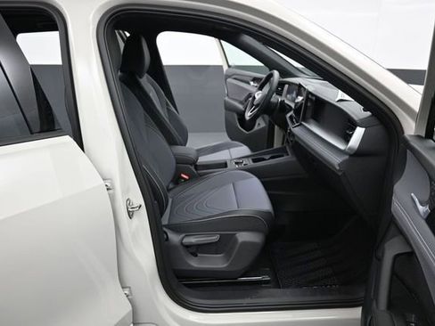 New 2026 Volkswagen Tiguan SE R-Line AWD/4WD image 14
