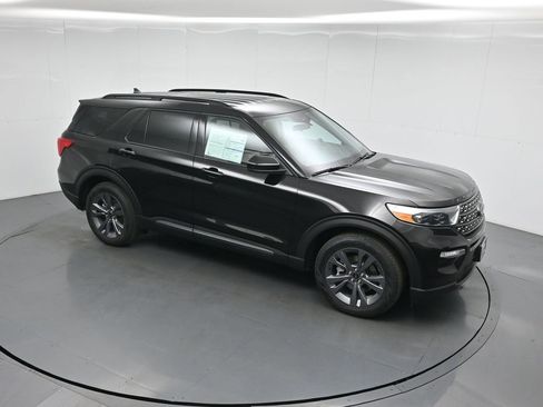 Certified 2022 Ford Explorer XLT w/ Equipment Group 202A image 36