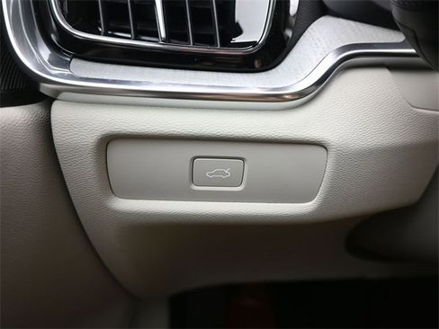 New 2026 Volvo V60 B5 Cross Country Plus w/ Protection Package Premier image 28