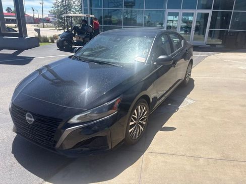 Used 2026 Nissan Altima 2.5 SV FWD image 2