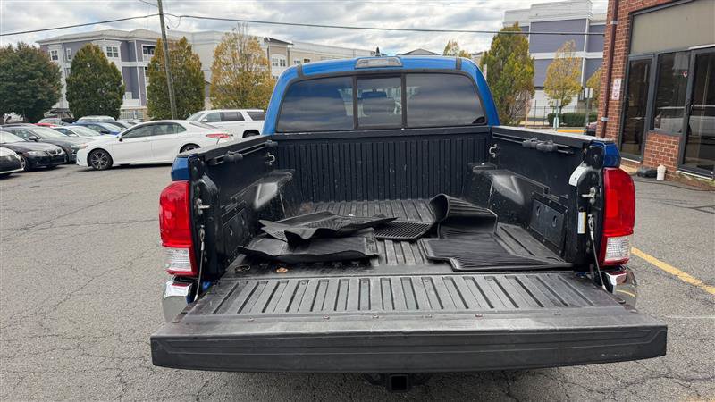 Used 2017 Toyota Tacoma SR5 AWD/4WD image 14