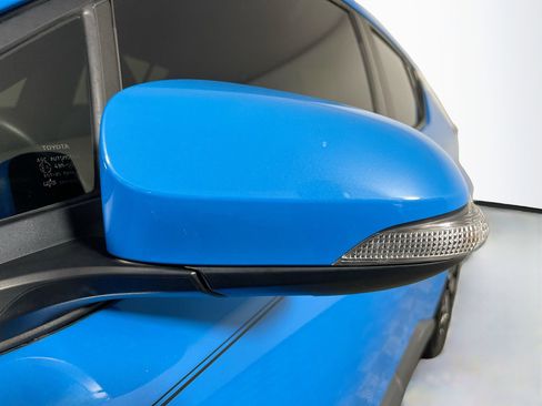 Used 2019 Toyota C-HR XLE FWD image 13