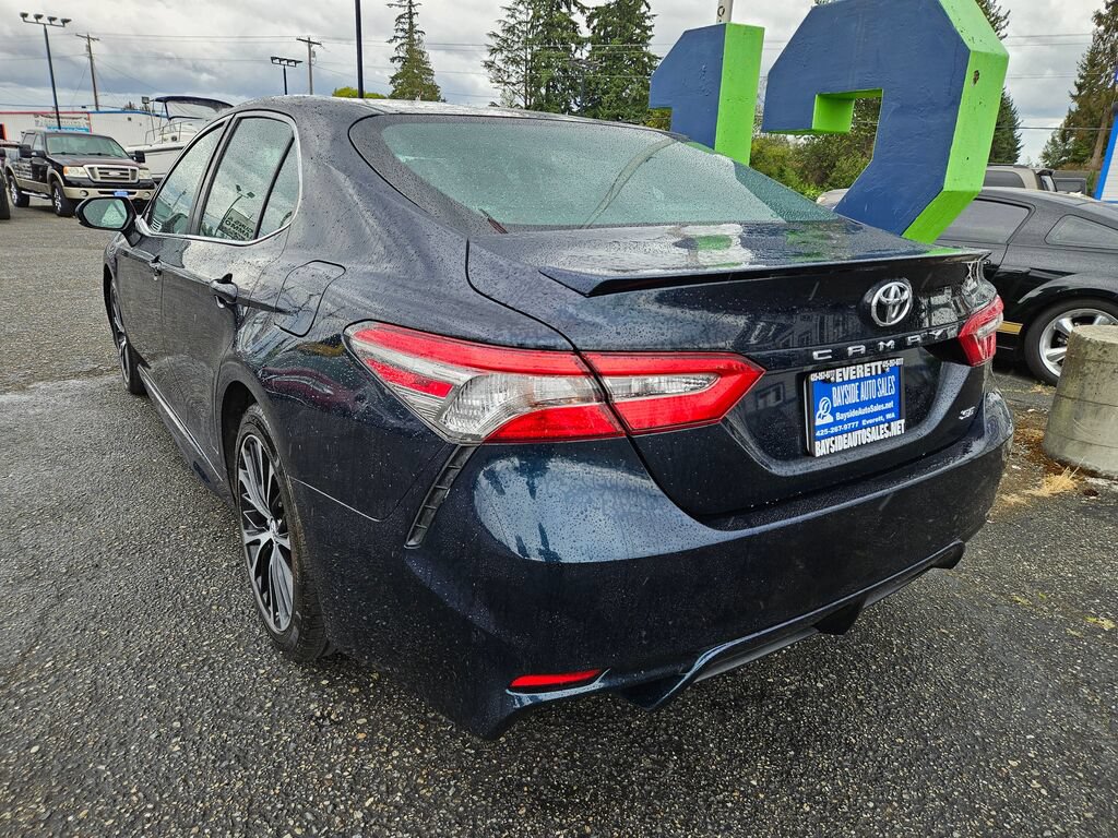 Used 2018 Toyota Camry SE FWD image 3