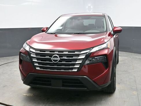 Used 2025 Nissan Rogue SV image 2