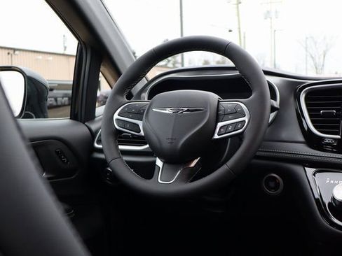 New 2026 Chrysler Pacifica Select FWD image 46