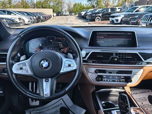Used 2022 BMW 750i xDrive w/ Executive Package AWD/4WD image 16