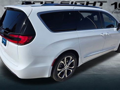 New 2026 Chrysler Pacifica Pinnacle image 5