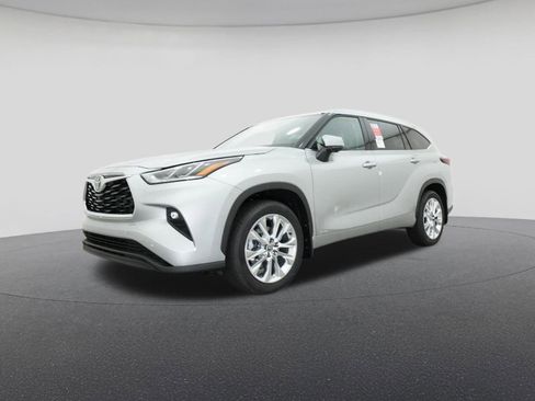 New 2025 Toyota Highlander Limited image 17