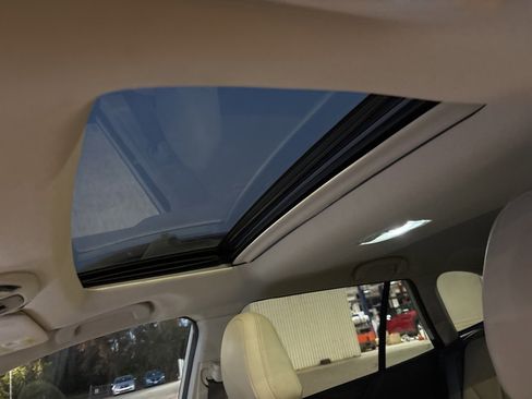 Used 2021 Subaru Outback Limited image 5