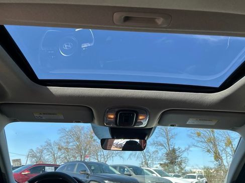 Used 2025 Hyundai Elantra SEL w/ Cargo Package image 21