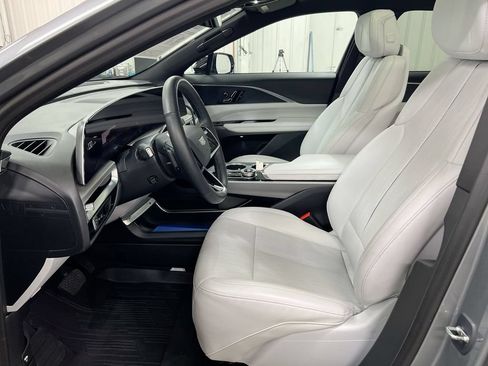 Used 2024 Cadillac Lyriq Luxury w/ LPO, Floor Liner Package RWD image 21