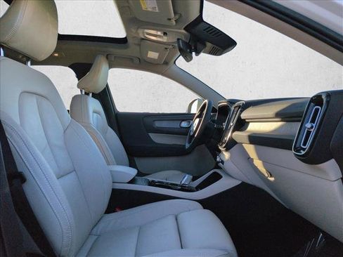 Used 2023 Volvo XC40 B4 Plus w/ Driver Assist Package image 23