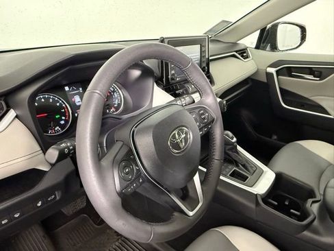 Used 2022 Toyota RAV4 XLE Premium image 42