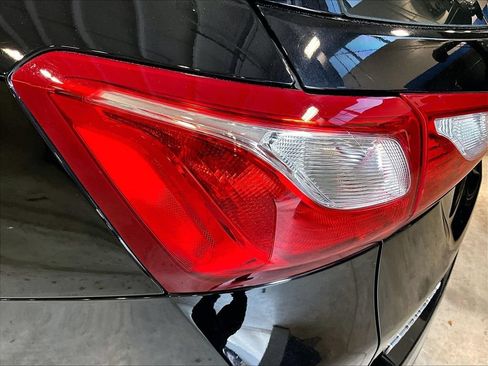 Used 2018 Chevrolet Equinox LS AWD/4WD image 35
