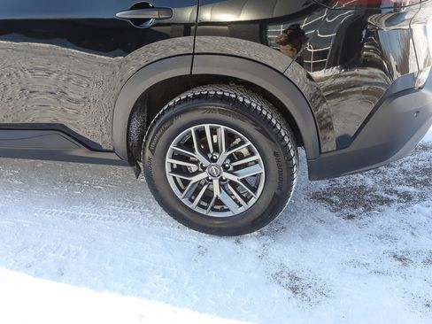 Used 2023 Nissan Rogue S image 10