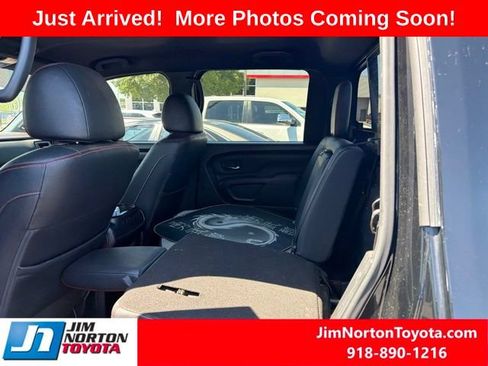 Used 2021 Nissan Titan PRO-4X w/ Pro-4x Convenience Package AWD/4WD image 6