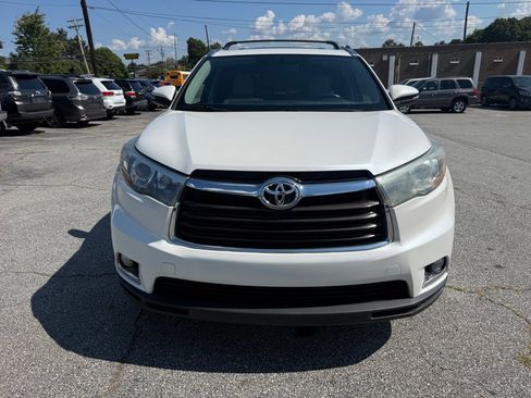 Used 2015 Toyota Highlander Limited FWD image 2