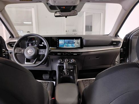 Used 2025 Nissan Kicks SV w/ SV Premium Package image 37