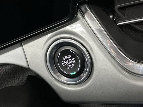 Used 2025 Chevrolet Trax LT FWD image 17